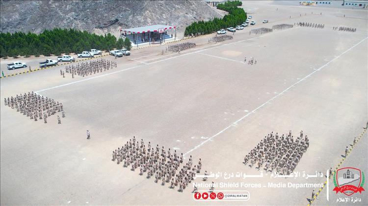 عرض عسكري لقوات درع الوطن في عدن احتفاءً بتخرج وحدات استجدادية
