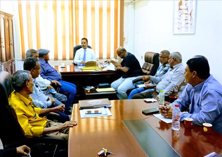 اجتماع يناقش سير عمل نشاط جمع البيانات في مراكز الإنزال السمكي