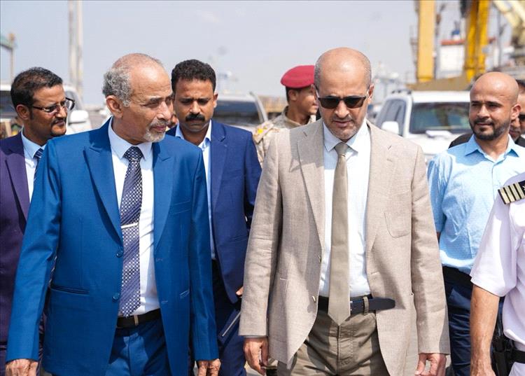 ‏عضو مجلس القيادة محمود الصبيحي يتفقد سير العمل في وزارة النقل وميناء المعلا ومطار عدن الدولي