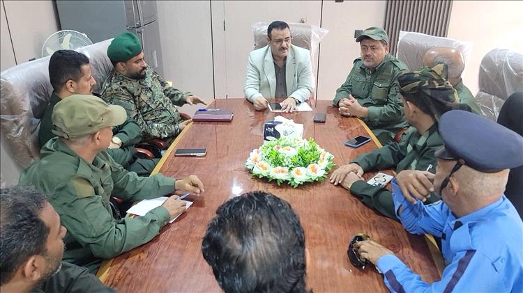 "الداؤودي" يناقش السبل الكفيلة لتحسين مستوى الأداء الأمني بالبريقة