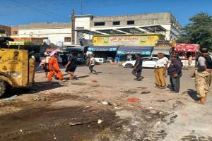 لليوم الثاني.. استمرار حملة النظافة وفتح الطريق في شارع الثقافة بخورمكسر