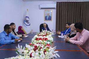 وزير الشؤون الاجتماعية والعمل يناقش مع منظمة يمن إيد تعزيز فاعلية التدخلات الإنسانية والتنموية