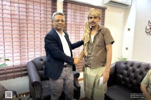 إدارة صندوق النظافة والتحسين بوادي حضرموت والصحراء تُكرم العامل 