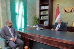 عضو مجلس القيادة محمود الصبيحي يطلع على سير العمل في وزارة الاتصالات وتقنية المعلومات