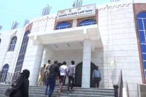 انفراجة مرتقبة في عدن.. الهجرة والجوازات بخورمكسر تبدأ إنهاء التراكمات وتوسّع ساعات العمل