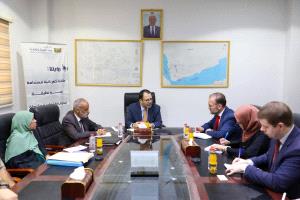 وزير الكهرباء يبحث مع مستشار المبعوث الأممي سبل تطوير البنية التحتية للطاقة