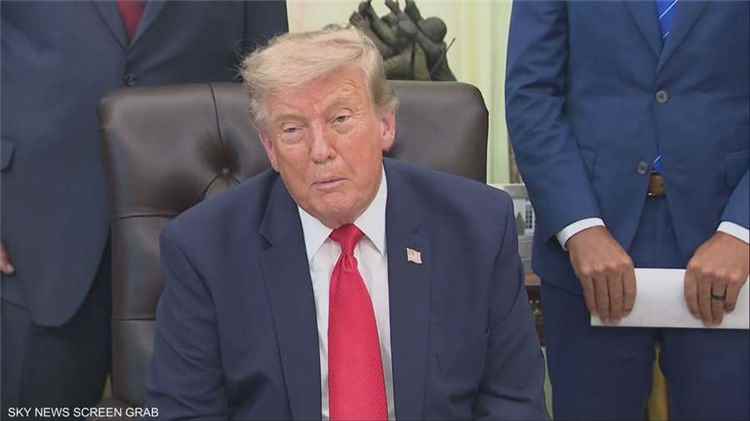 ترامب: الولايات المتحدة وإسرائيل تعلقان شن ضربات على إيران