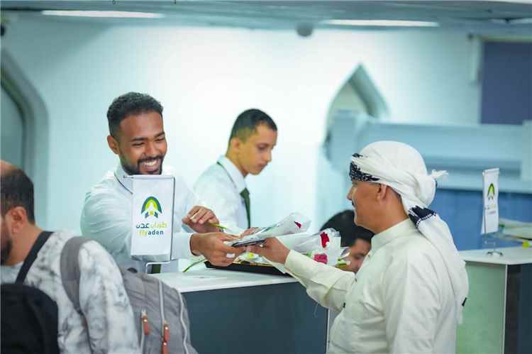 طائرة "المعلّا" تدشّن أولى رحلاتها على خط عدن – عمّان وسط استقبال مميز للمسافرين