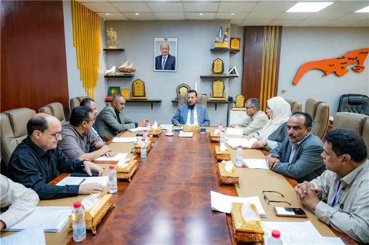 محافظ عدن يترأس اجتماعًا موسعًا لمناقشة تطوير قطاع التعليم والاستعداد للعام الدراسي الجديد