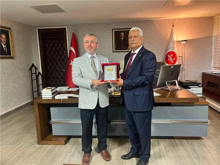 سفير اليمن يبحث التحضيرات للمنتدى اليمني _ التركي وتعزيز التعاون الثقافي والديني