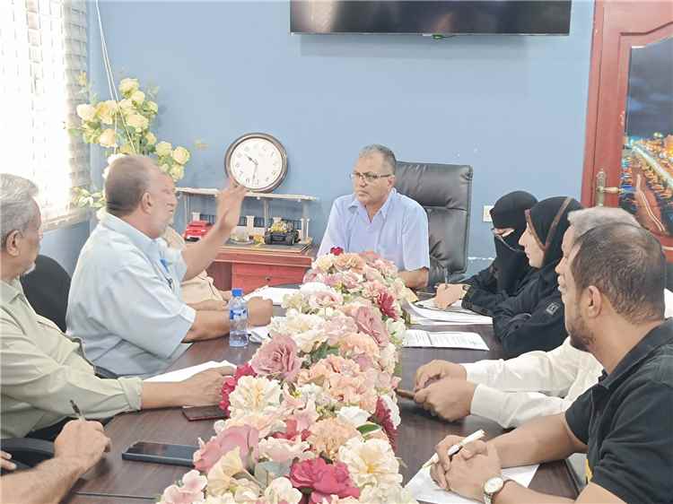 مدير عام المعلا يترأس لقاءً تنفيذيًا لمتابعة أولويات العمل وتعزيز التنسيق الخدمي