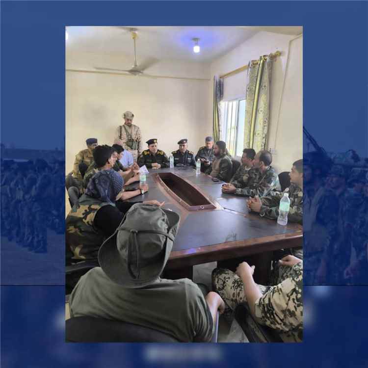 مدير أمن أبين يعقد اجتماعًا بقيادة قوات الطوارئ ويؤكد رفع الجاهزية وتعزيز التنسيق الأمني