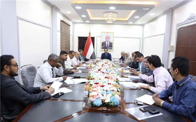 وزير الشباب والرياضة يناقش مع الأمانة العامة لمجلس الوزراء مستوى تنفيذ خطة الوزارة وبرنامجها للعام 2026