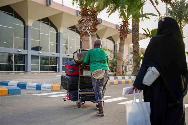مركز الملك سلمان للإغاثة يعيد (155) لاجئا صوماليا من اليمن إلى بلادهم