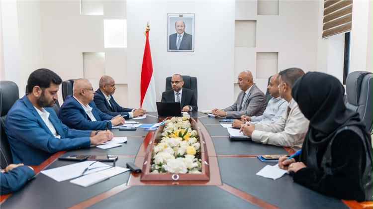 وزير الاتصالات يوجّه برفع الجاهزية لمواجهة أي محاولات لقطع خدمات الاتصالات في المناطق المحررة