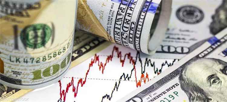 الدولار يرتفع أمام العملات الرئيسية قبيل صدور بيانات الوظائف الأمريكية