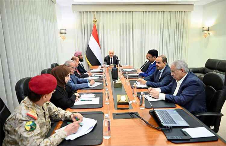 مجلس الدفاع الوطني يقر استمرار انعقاده الدائم ويتخذ قرارات لرفع الجاهزية وردع اعتداءات المليشيات الحوثية