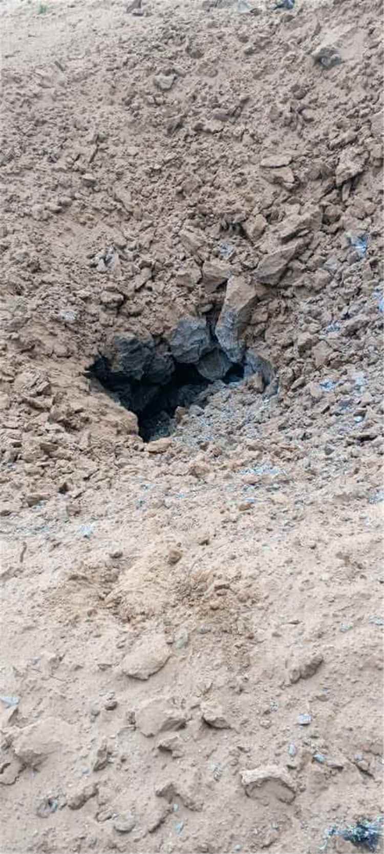 الحديدة .. مليشيا الحوثي تدمر مشروع مياه في السخنة بصاروخ باليستي (صورة)