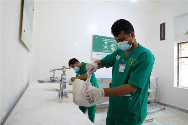 مركز الأطراف الصناعية في تعز يقدم خدماته الطبية لـ (808) مستفيدين خلال شهر يوليو الماضي
