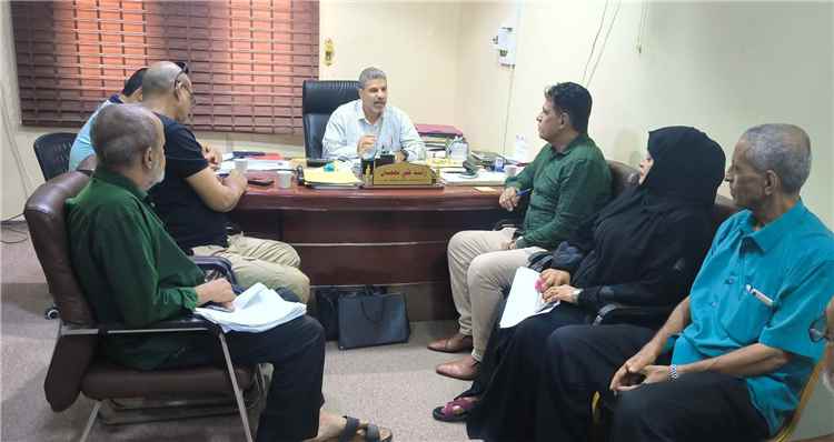 مدير الشباب والرياضة بالعاصمة عدن يناقش الترتيبات النهائية لتدشين المراكز والمخيمات الصيفية