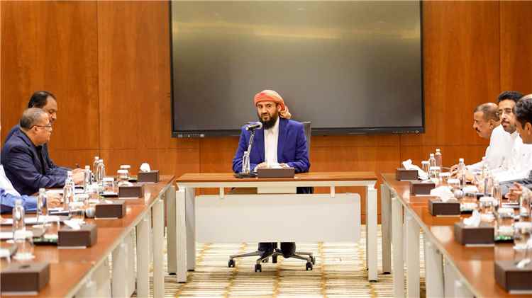الوفد الجنوبي يؤكد وحدة الموقف في مواجهة التهديد الحوثي الإرهابي ويتمسك بحقوق وتطلعات شعب الجنوب