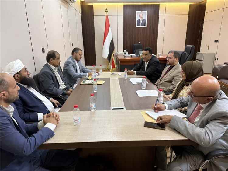 اجتماع بعدن يناقش تطوير الأطر القانونية لحماية أموال وأراضي الوقف