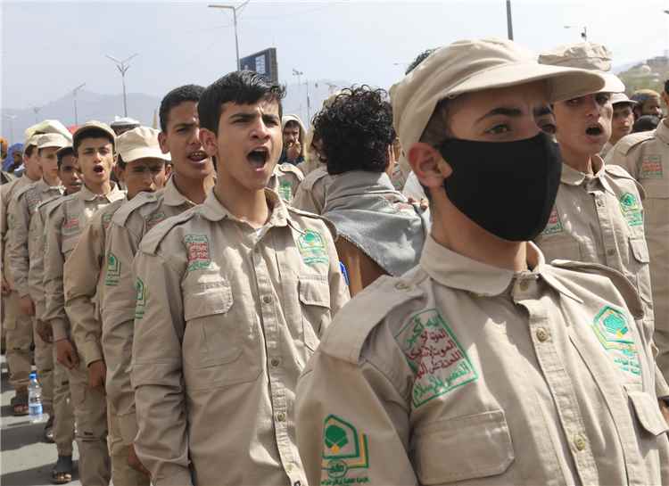 انقلابيو اليمن يطاردون «عقال الحارات» بعصا التجنيد والجباية