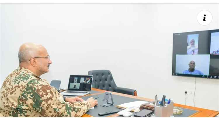 طارق صالح يناقش مع محافظي تعز والحديدة المستجدات العسكرية على ضوء الهجمات الحوثية الإرهابية