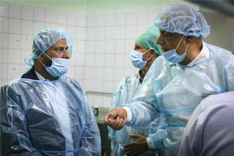 محافظ الضالع يدشن إعادة تشغيل غرفة عمليات المناظير الجراحية بمستشفى النصر العام
