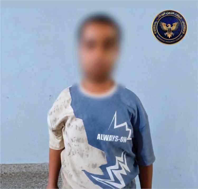 قوات طوق العاصمة عدن تضبط مطلوبا على ذمة قضية قتل بعد عام من صدور التعميم الأمني