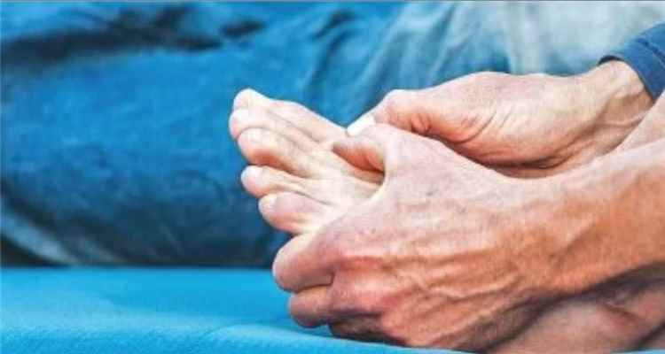 العلاقة بين النقرس وأمراض القلب : دليلك لصحة المفاصل والقلب معاً