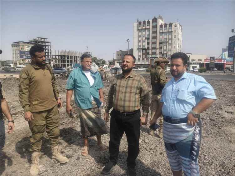 اليزيدي يتفقد أعمال إنشاء حديقة في بوابة ميناء الحاويات