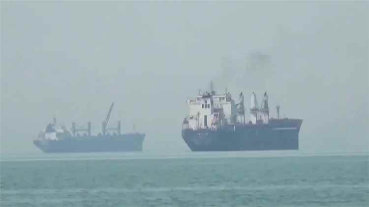 إعلام إيراني: السيطرة على ناقلة نفط إماراتية واقتيادها إلى بندر عباس