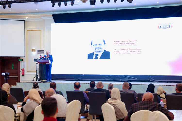 رئيس الوزراء يدشن في عدن إعادة إصدار الجريدة الرسمية للجمهورية اليمنية بعد أكثر من 11 عاما على توقفها