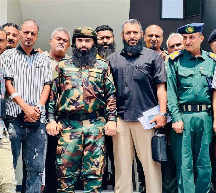 المقدم مياس الجعدني يزور مدير مديرية التواهي لمناقشة كيفية القضاء على أفة المخدرات وتنظيم فعاليات توعوية للشباب