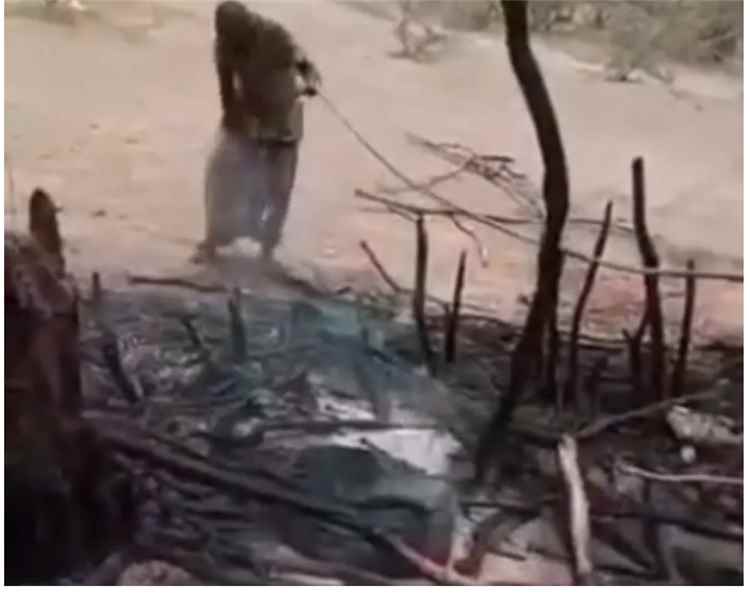 حريق هائل يلتهم منزل مواطن في المخا ويشرّد أسرة في العراء