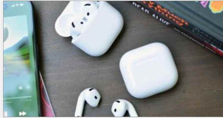 آبل تطور سماعات AirPods بكاميرات صغيرة وذكاء اصطناعي .. الإطلاق متوقع في 2027