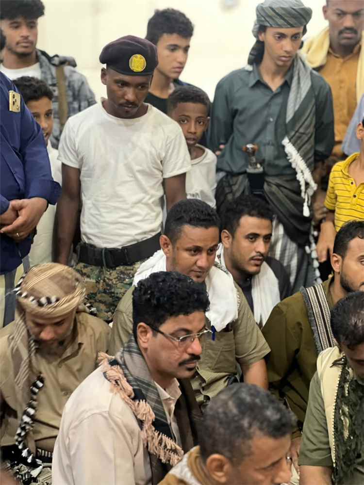 مدير شرطة الممدارة يشارك ضابط التحريات فرحته بمناسبة عقد قران شقيقته