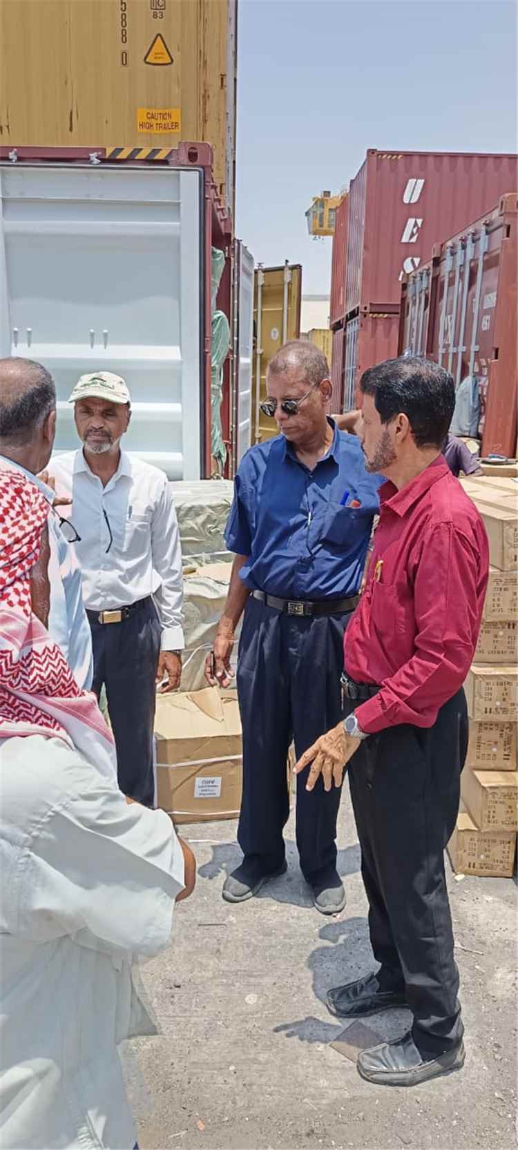 مدير عام جمارك حضرموت الساحل يتفقد سير العمل بجمرك ميناء المكلا