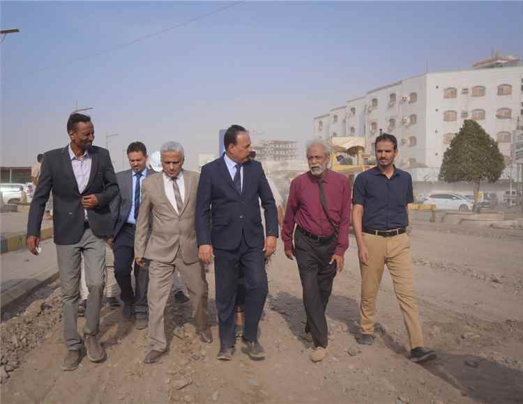 وزير الأشغال يدشن مشروع صيانة وتأهيل خط كورنيش المحافظ في المنصورة