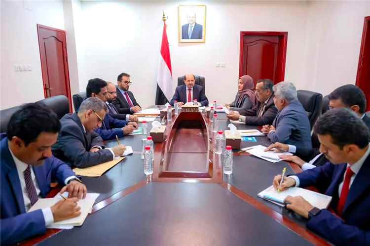 اللجنة الوزارية للإصلاح المؤسسي تعقد اجتماعها الأول في عدن برئاسة رئيس الوزراء