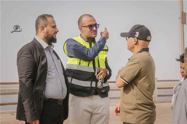 مدير عام المنصورة يتفقد أعمال صيانة وتأهيل شارع كورنيش المحافظ من البريهي إلى جولة سوزوكي