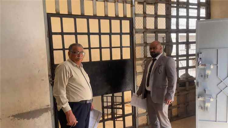 القائم بأعمال رئيس نيابة استئناف جنوب عدن يتفقد المحتجزين بسجن البحث الجنائي