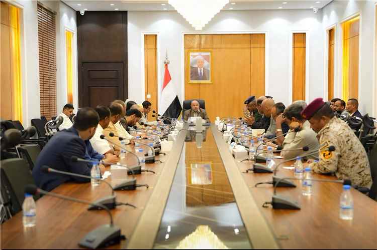 عضو مجلس القيادة محافظ حضرموت يرأس اجتماعا مشتركا لتشديد الرقابة على المنافذ ومكافحة التهريب