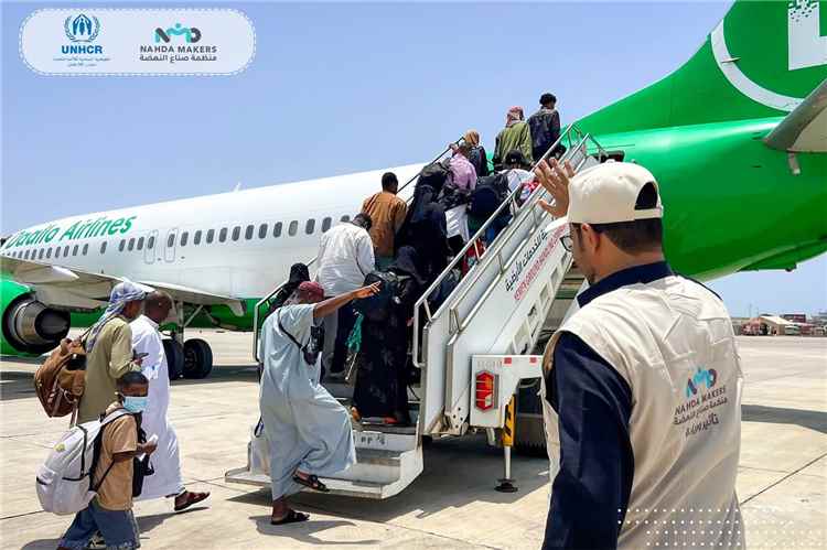 مغادرة 154 لاجئًا صوماليًا من مطار عدن في رحلة عودة طوعية وآمنة إلى وطنهم