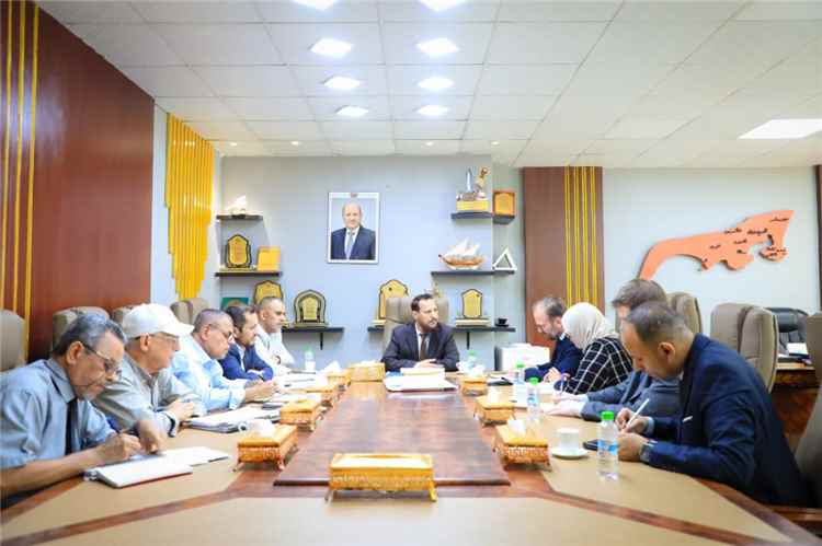 المحافظ شيخ يستقبل المستشار الاقتصادي بمكتب المبعوث الأممي ويؤكد أهمية الجهود المشتركة لمعالجة التحديات الاقتصادية