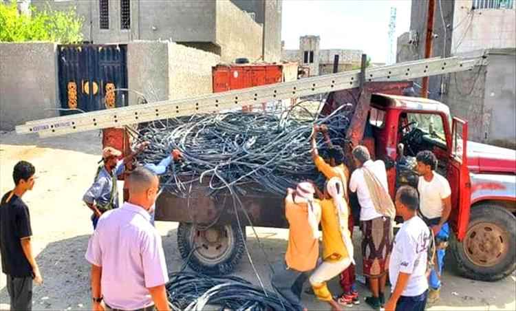 دعوات صحفية وشعبية لمحاربة الربط العشوائي للكهرباء في مديريات العاصمة عدن
