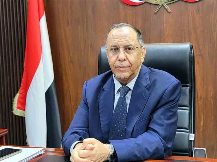 نائب وزير الصناعة والتجارة ووكلاء الوزارة يهنئون الأشول بتجديد الثقة