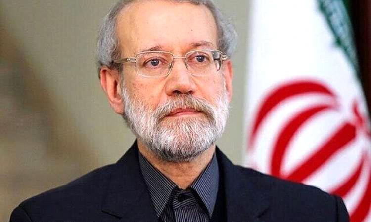 لاريجاني في مسقط: رد إيراني حاسم لتفادي التصعيد العسكري