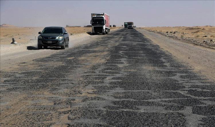 بدء مرحلة جديدة لتوسعة وتأهيل طريق العبر بمأرب